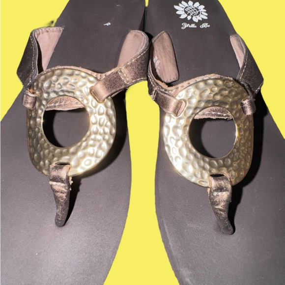 💥FINAL YELLOW BOX Cassidy metallic bronze sandals women’s flip flops size 9 - Picture 3 of 16